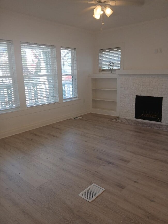 Photo - 603 E Grayson St Unit 603 E. Grayson st. #1