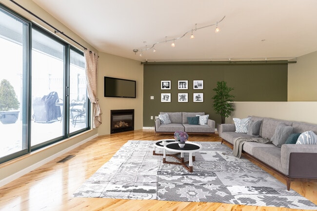 Photo - 210 Broadway Unidad 404