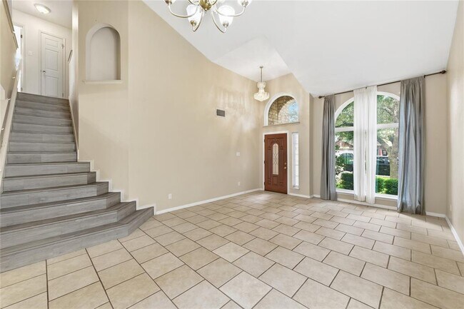 Photo - 910 Kirtomy Loop