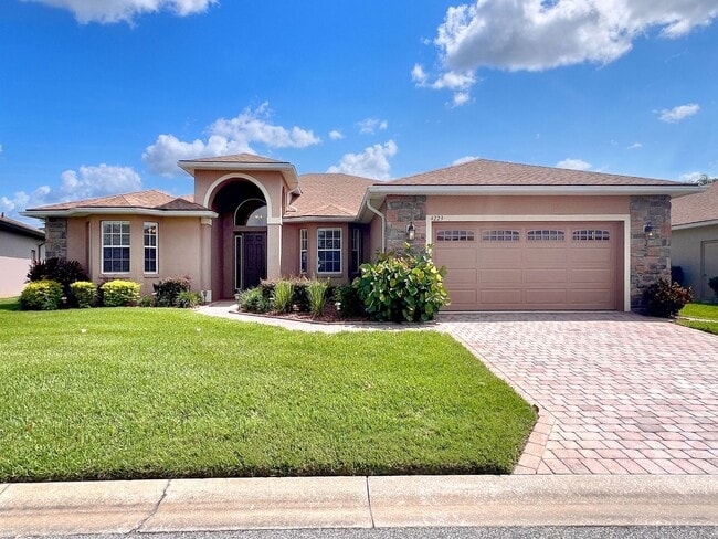 Lakefront 3-Bedroom, 2-Bathroom Home in La... - Lakefront 3-Bedroom, 2-Bathroom Home in La...