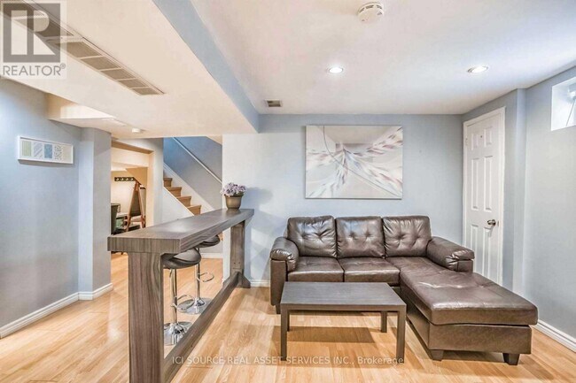 Photo - 5335 Flatford Rd