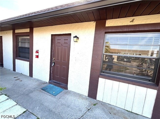 Building Photo - 3805 SE 11th Ave Unit 6