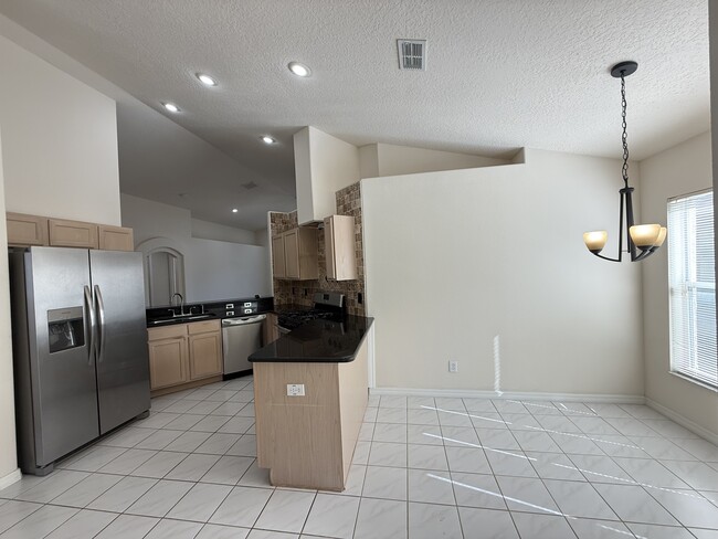 Photo - 1628 Maximilian Dr