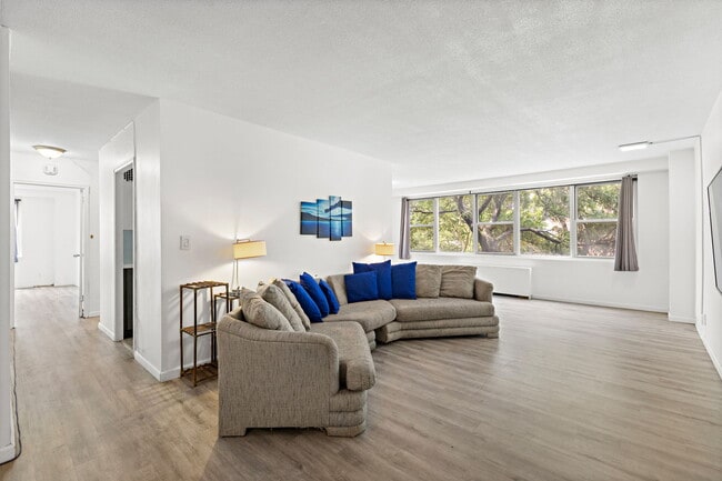 Building Photo - 201 Saint Pauls Ave Unit 407