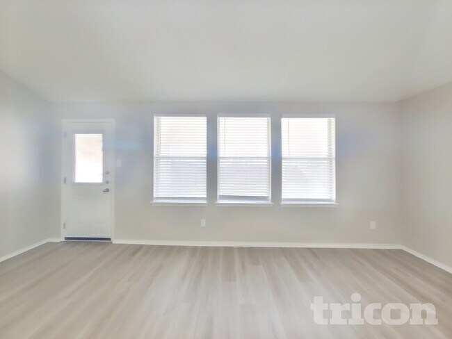 Photo - 421 Rowdy Dr