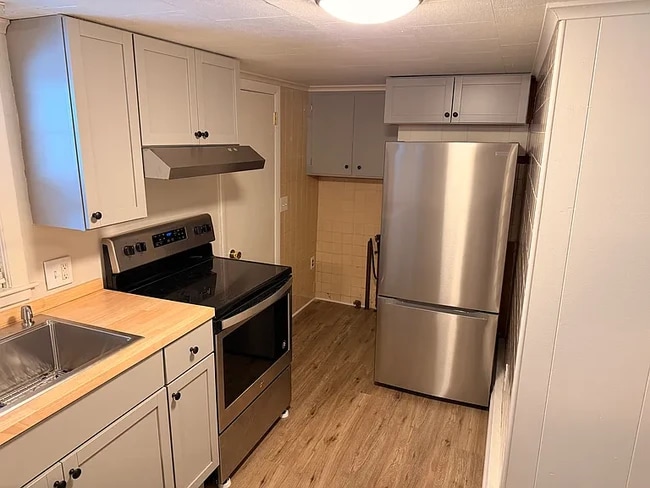 Kitchen - 39 Green St Unit 101