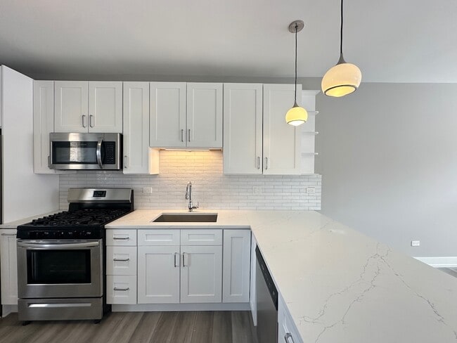 Photo - 3842 N Janssen Ave Unidad 7C