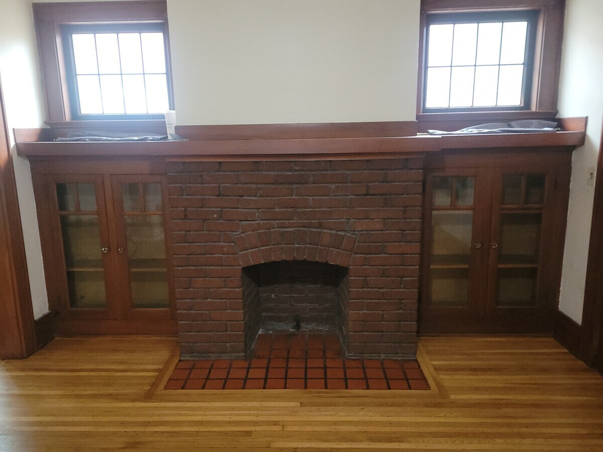 Living room, non working fireplace - 469 Maplewood Ave Unit 467 Maplewood Ave