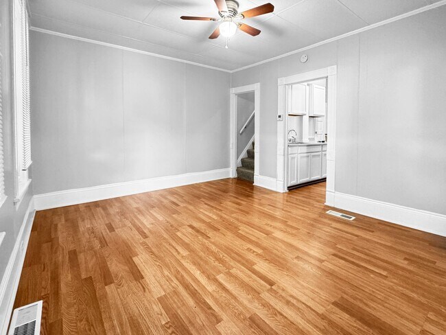 301 Spencer St NE