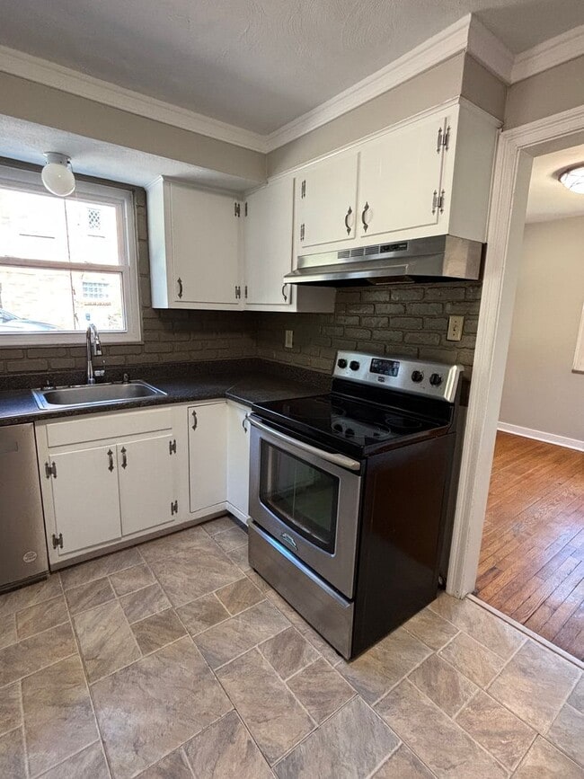 Photo - 4 Bedroom Home in Pleasant Hills! - Availa...