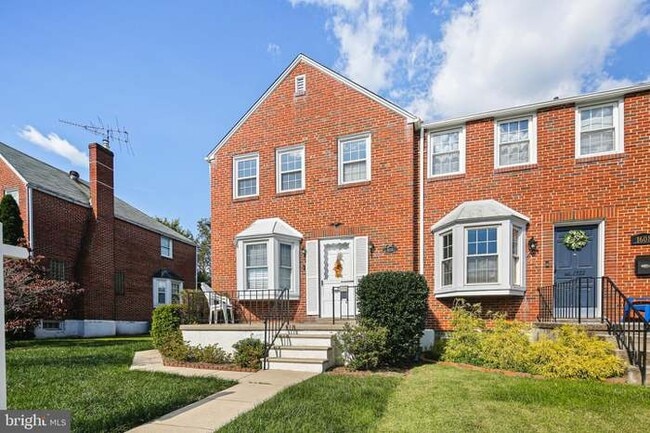 Photo - 1606 Thetford Rd