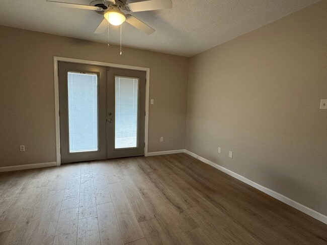 Photo - 1009 SE Alta Ln