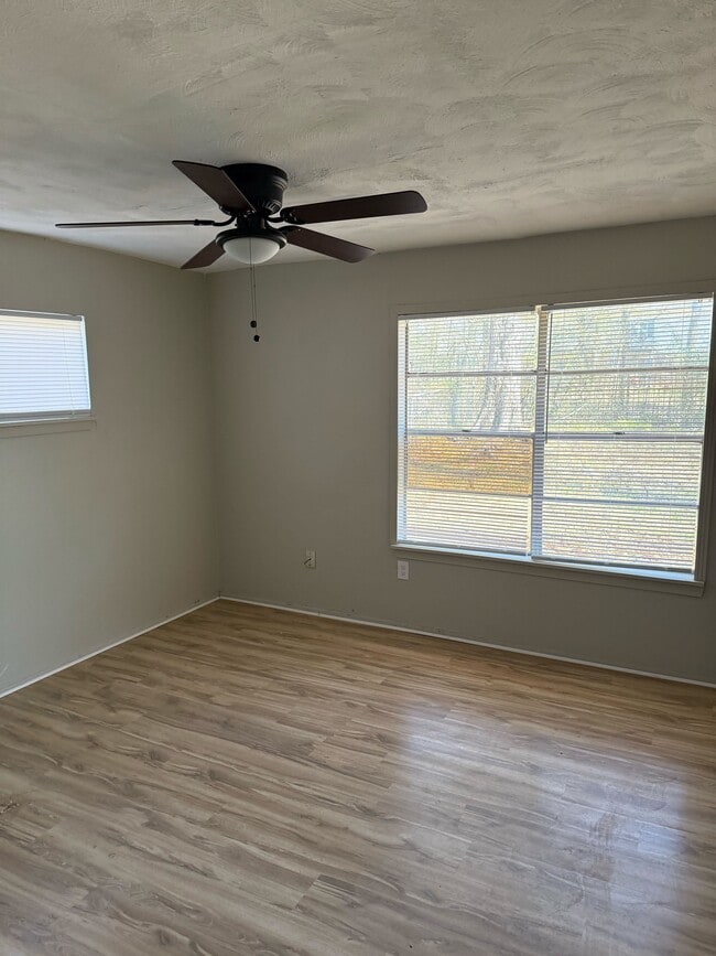 Photo - 332 N Flag Chapel Rd