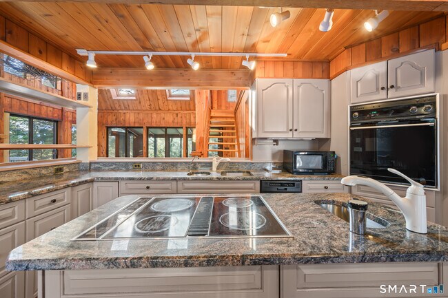 Photo - 165 Crooked S Rd