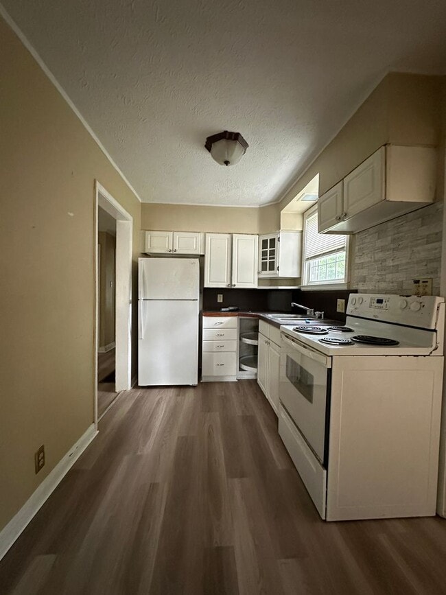 Photo - The Off-Campus Sweet Spot: 4 Beds, 2 Baths - Available August 1st!