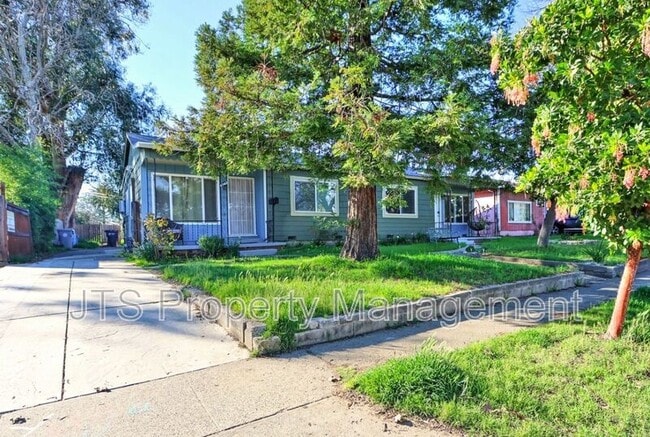 Photo - 4702 65th St