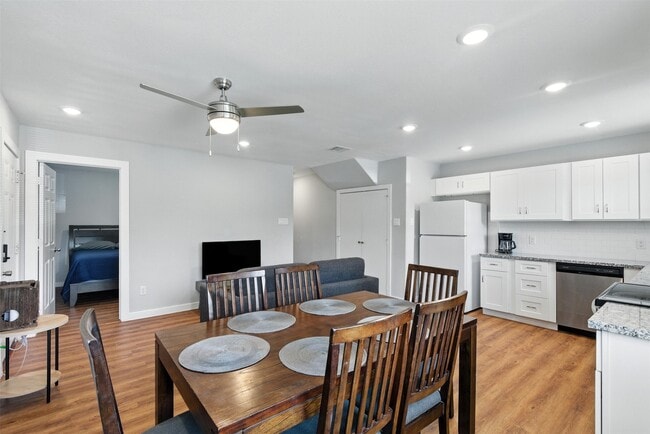 Building Photo - 4112 Majestic St