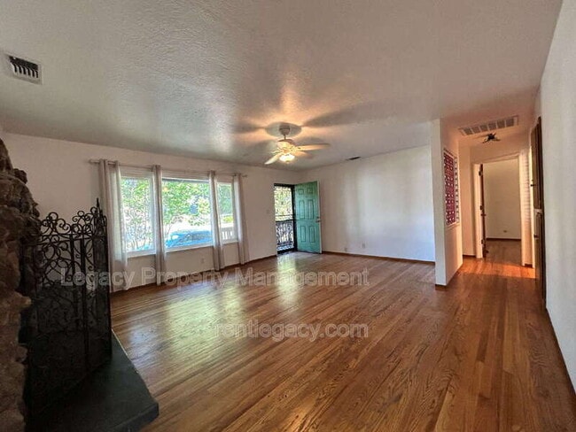 Photo - 209 Willow Ave