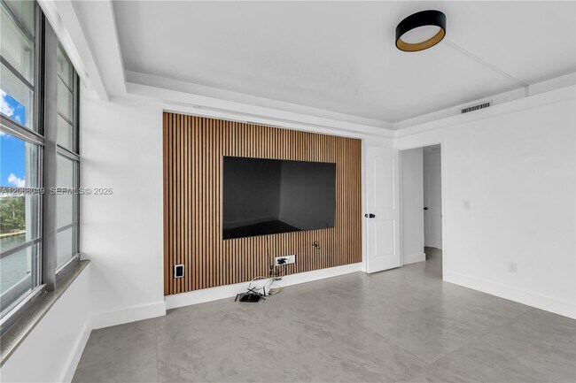 9101 E Bay Harbor Dr Unit 706