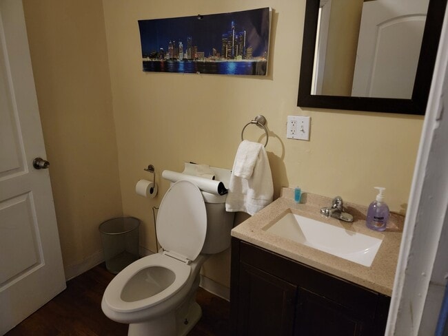 Photo - 8416 Brush St