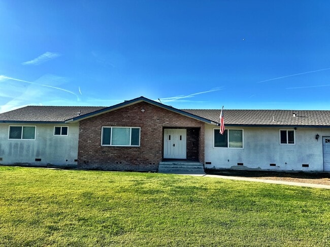 Photo - 11465 Ave 200