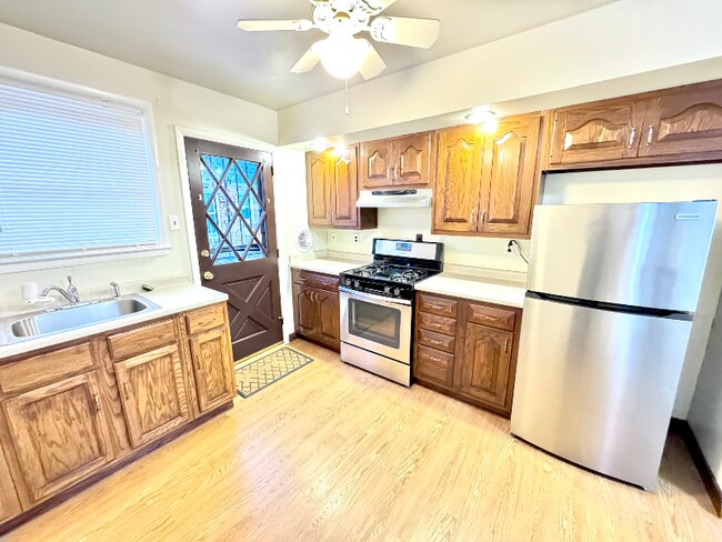 Photo - 8560 Castor Ave