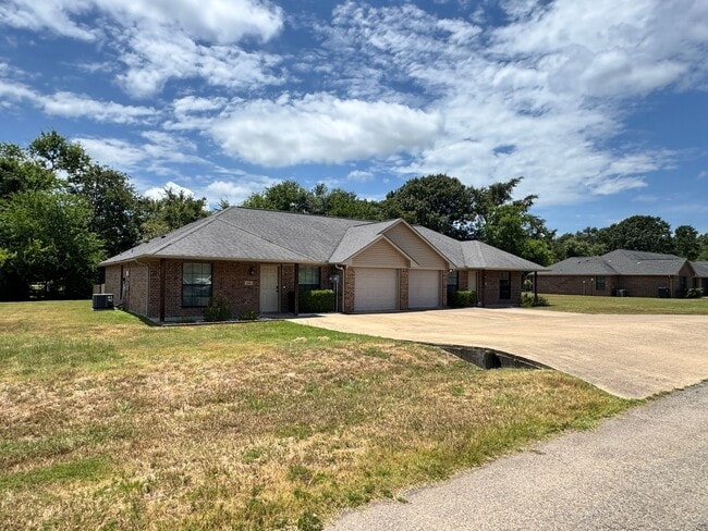Building Photo - 13343-13343 Country Meadow Ln Unit 13343 Rental