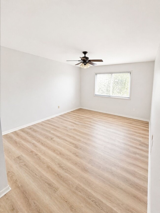 Master bedroom - 2225 Holden Ave Unit 307