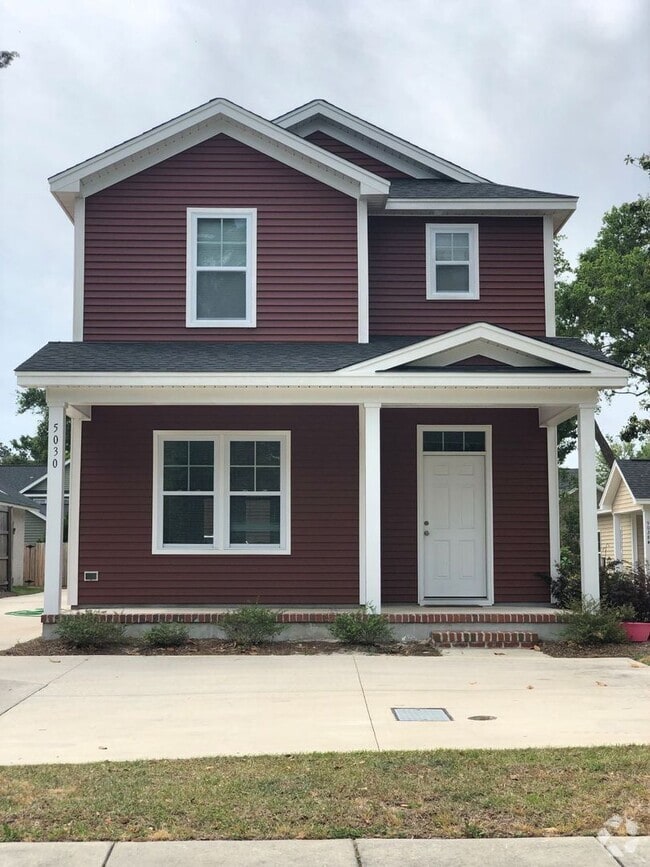 Building Photo - 3 bedroom 2.5 Bathroom House