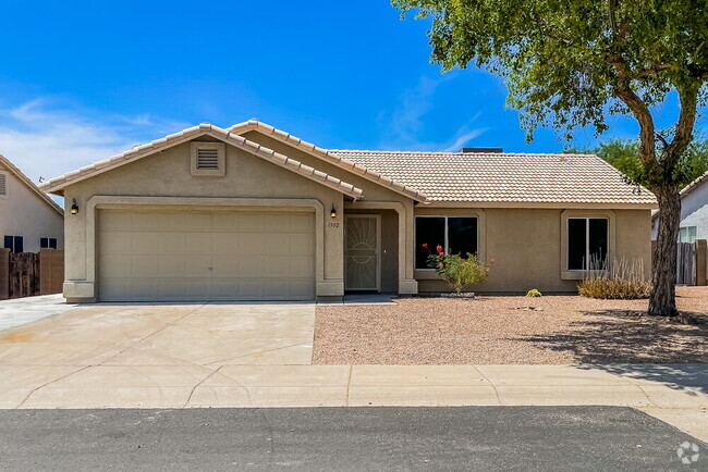 Building Photo - 1902 S Ocotillo Dr Rental