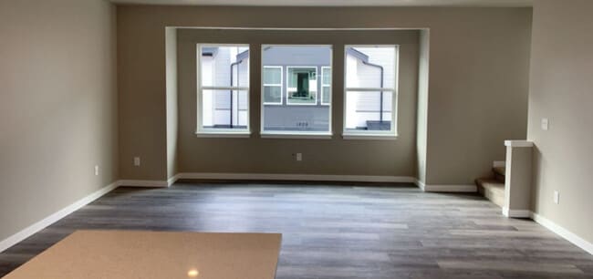 Photo - 1821 Eastgate Loop