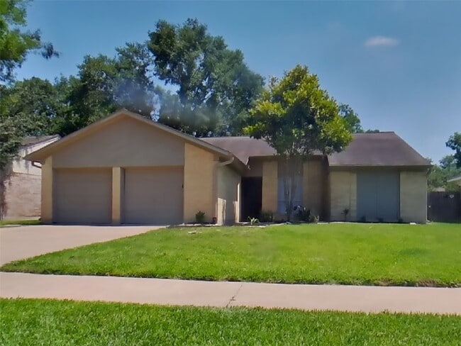 Building Photo - 15802 Echo Canyon Dr