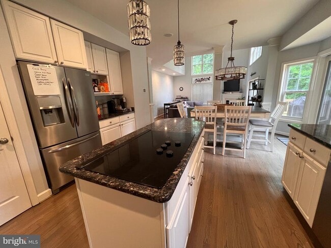 Photo - 5709 Greenview Ln
