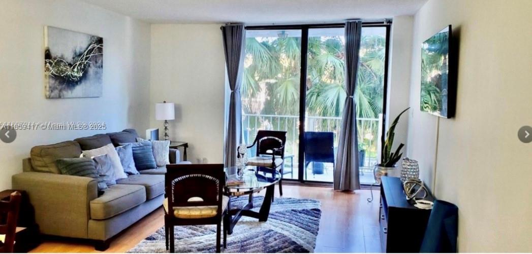 Photo - 2350 NE 135th St Unidad 212