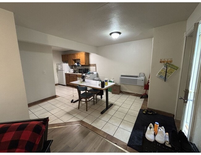 Photo - 927 Avon St Unit 927 1/2