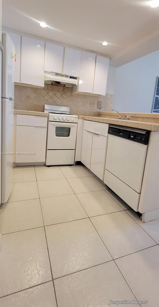 Photo - 540 Brickell Key Dr Unit 307