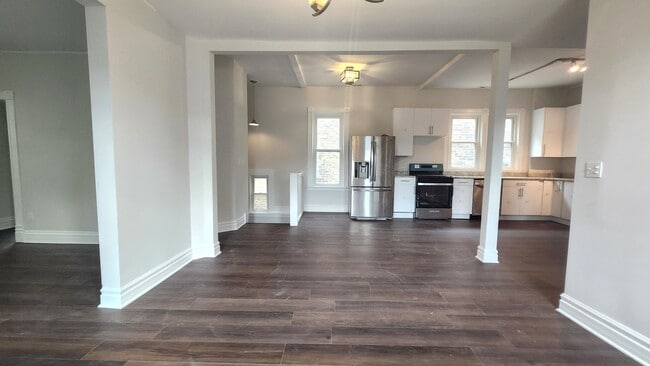 Photo - 2330 W Erie St Unit 2F