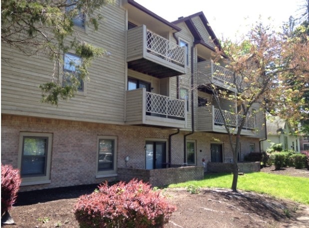 Photo - 414 N. Russell Street Apartments