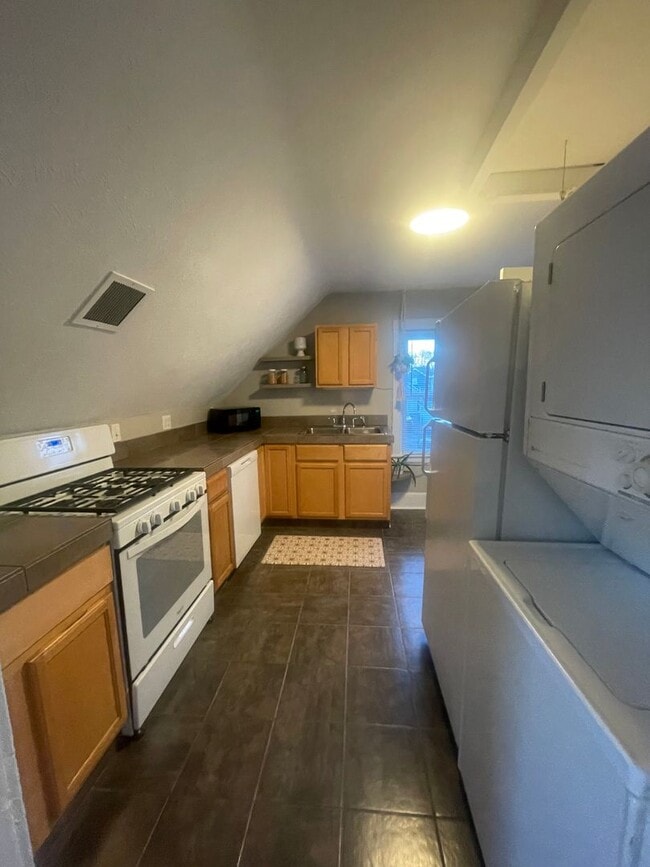 Photo - 850 Fulton St W