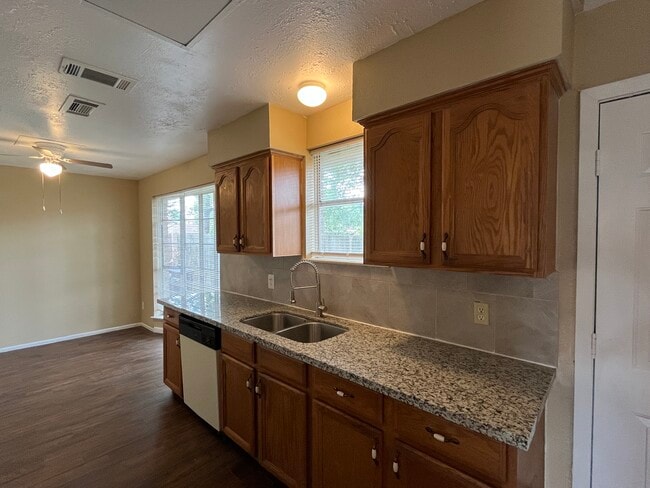 Photo - 806 Canna St