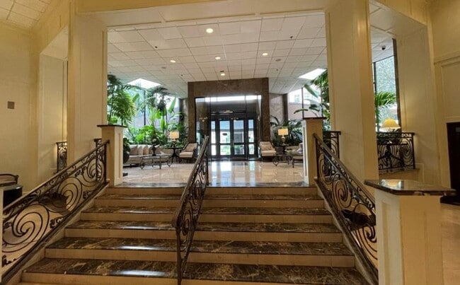 Building Photo - 3525 Sage Rd Unit 718