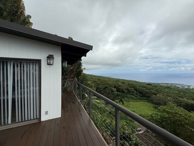 Furnished Pool House Studio with Lanai - Furnished Pool House Studio with Lanai