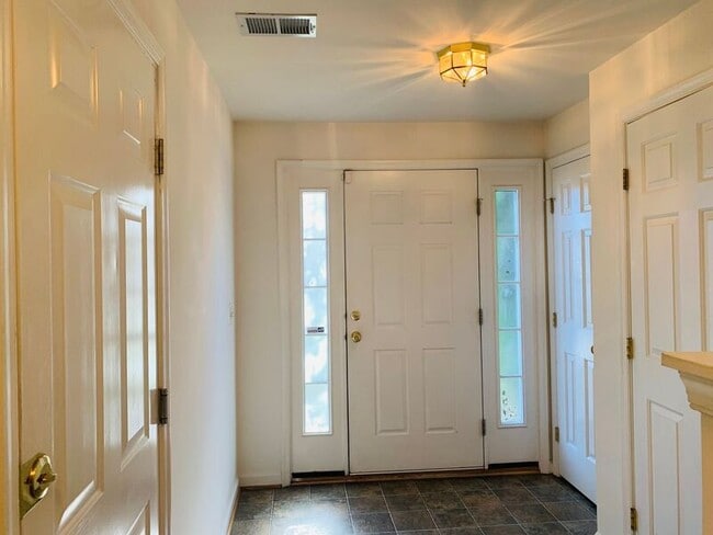 Photo - 110 Shadwell Ter Unidad SE