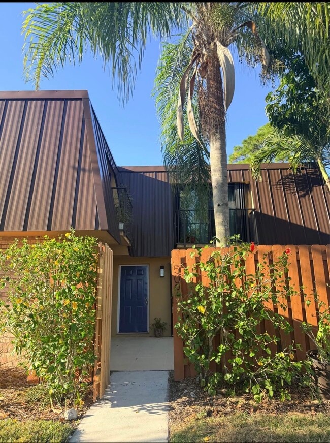 Building Photo - 5617 SE Windsong Ln