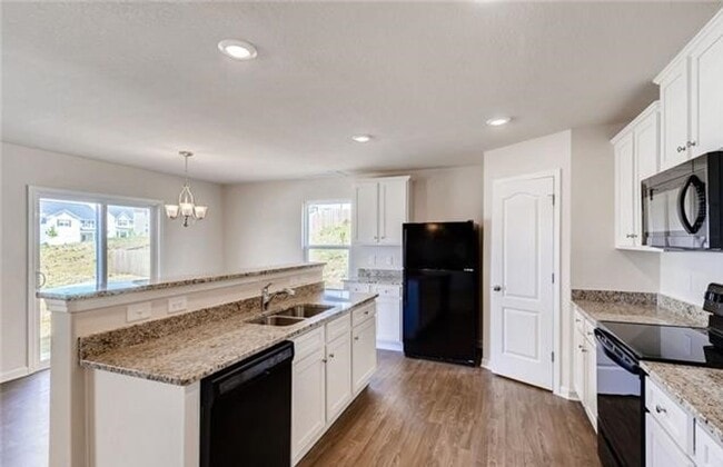 Photo - 3327 Ellingford Rd