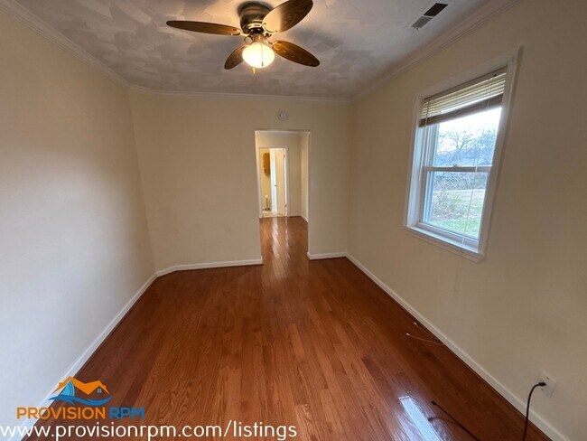 Photo - 221 Rosewood St