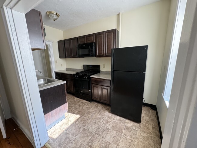 Photo - 156 Kelton St