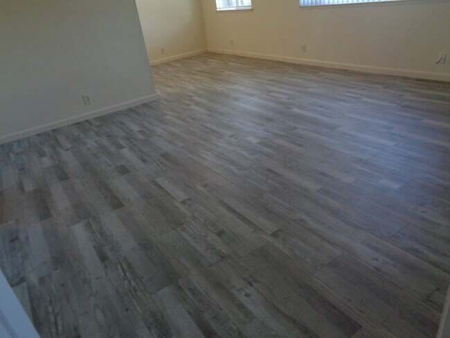 958 S Barrett Rd Unit 4