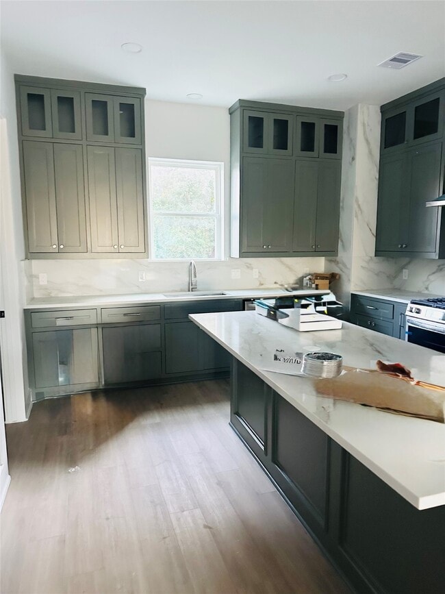 Photo - 618 E 35th St