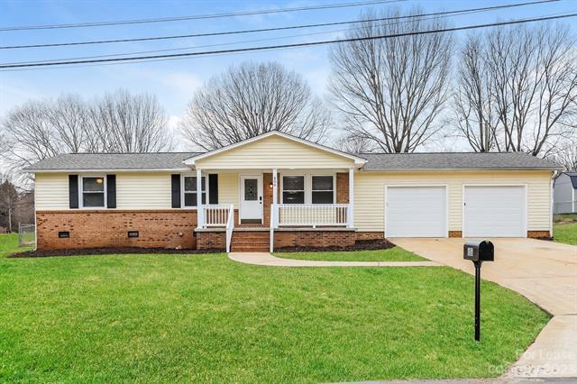 Photo - 806 Primrose Ln NW House